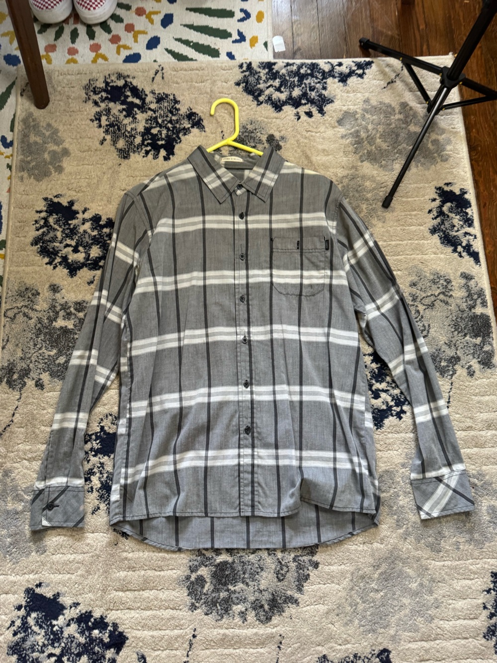 Men's Grey Plaid Long-Sleeve Button-Up Shirt